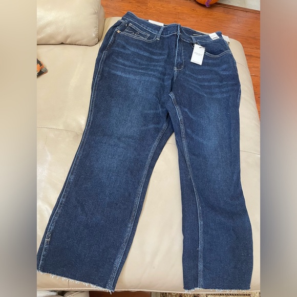 Judy Blue NWT High Waisted Raw Hem Cropped Straight Leg Jeans, Plus Size 18W - Picture 2 of 13
